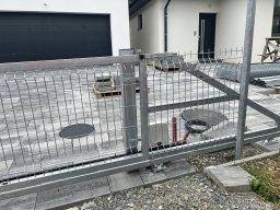 Posuvná brána a branka s 3D panely