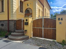 Brána a branka v památkové zóně