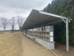 Příštřešek nad kolumbáriem