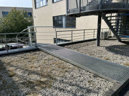 Točité schody s navazující lávkou