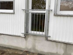 Zábradlí k balkonovým dveřím