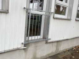 Zábradlí k balkonovým dveřím